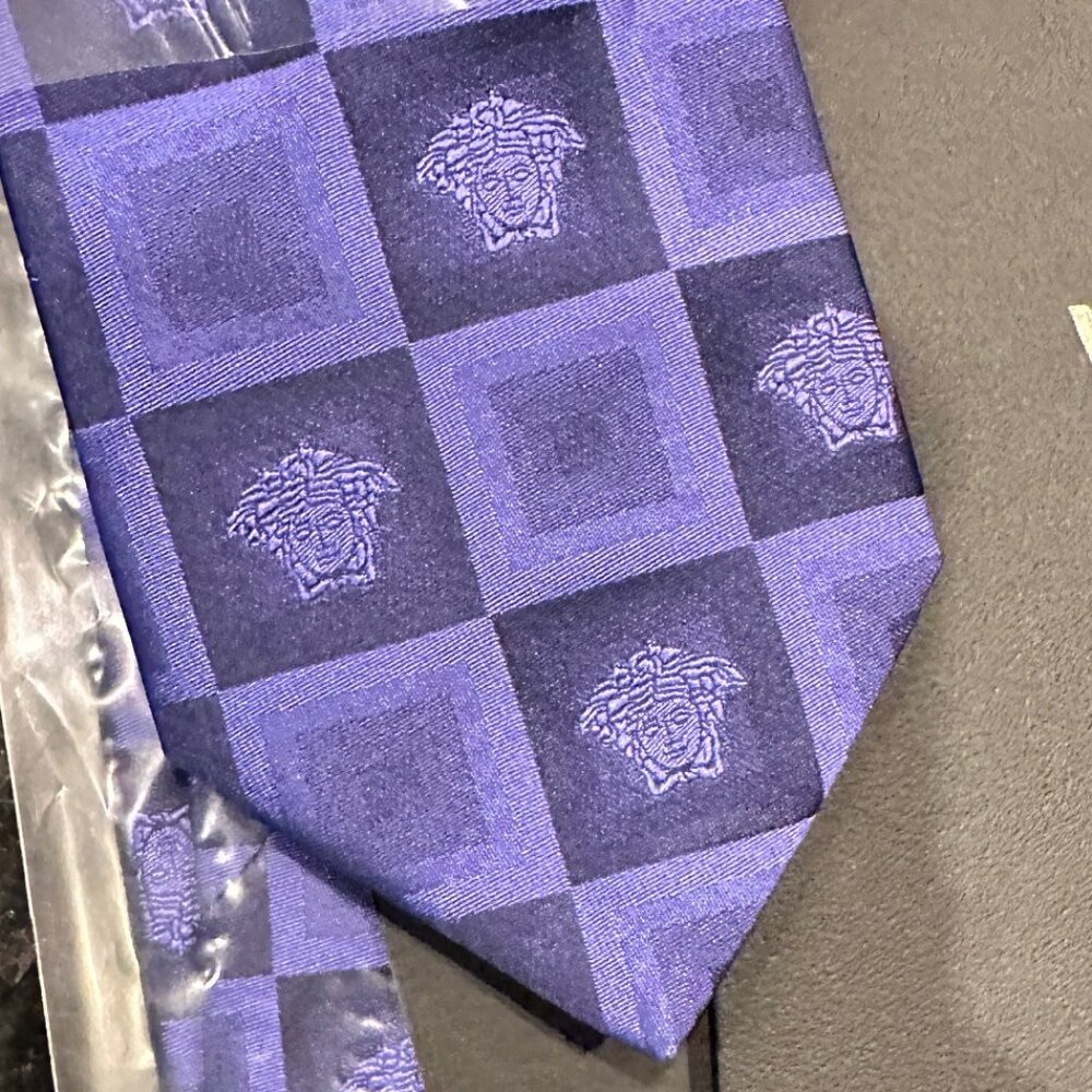 NEW Gianni Versace Luxury Tie Purple Block Printed Silk Medusa Necktie Italy